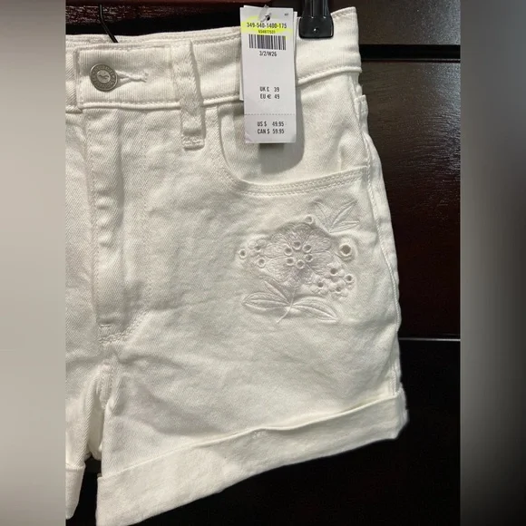 HOLLISTER ULTRA HIGH-RISE EMBROIDERED WHITE DENIM MOM SHORTS - Picture 4 of 6